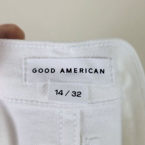 Good American Plus 90s Solid White Distressed Raw Hem Denim Shorts - Picture 6 of 13